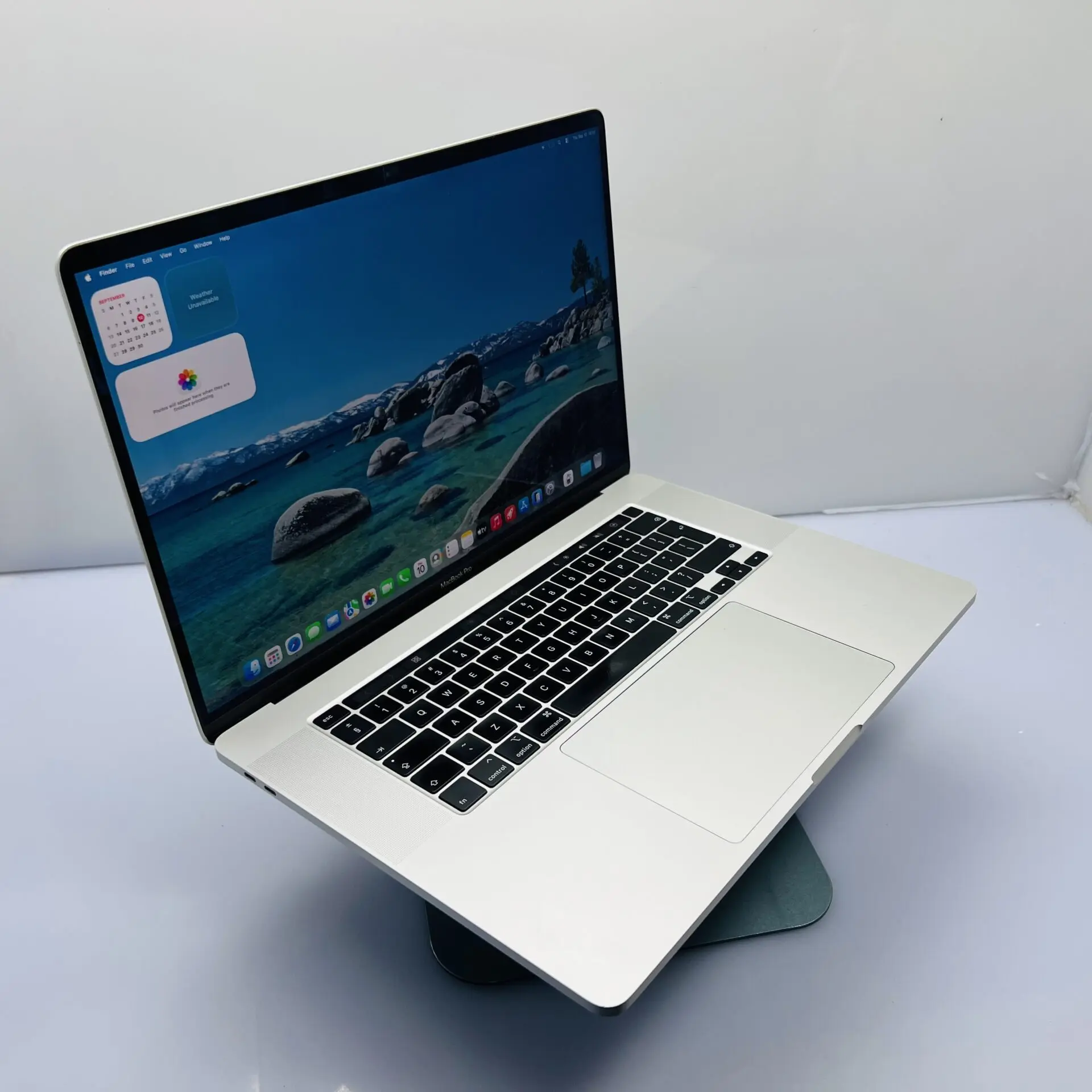 Apple MacBook Pro 16-inch 2019 Core i9 2.3GHz 32GB RAM 1TB SSD Silver - Grade B