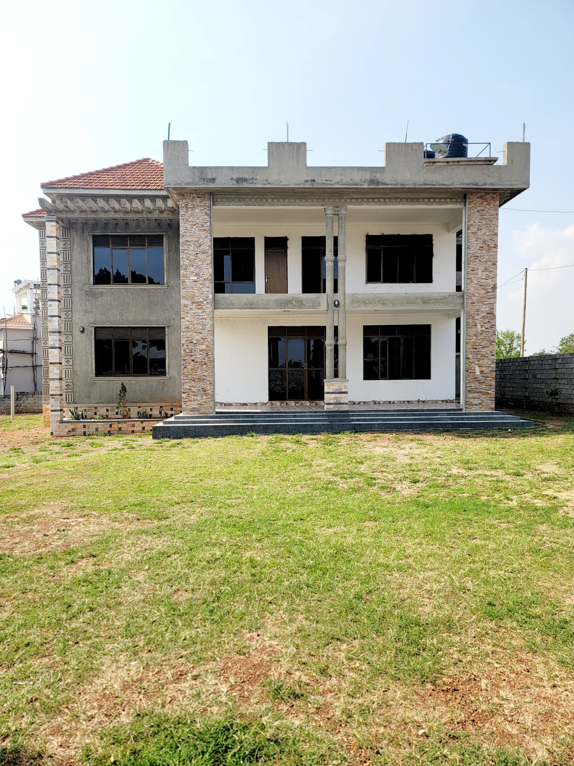 FLAT HOUSE FOR SALE SSEGUKU HILL ENTEBBE ROAD. 7BEDROOMS SELF CONTAINED