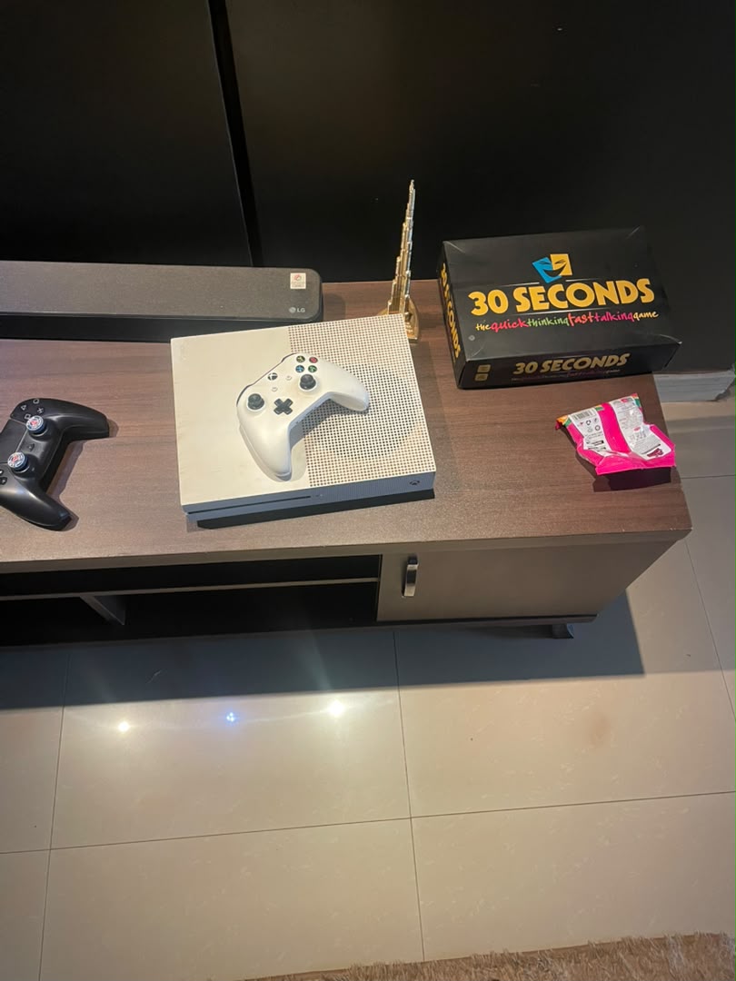 Microsoft Xbox One S Console with White Controller, Second Controller Included