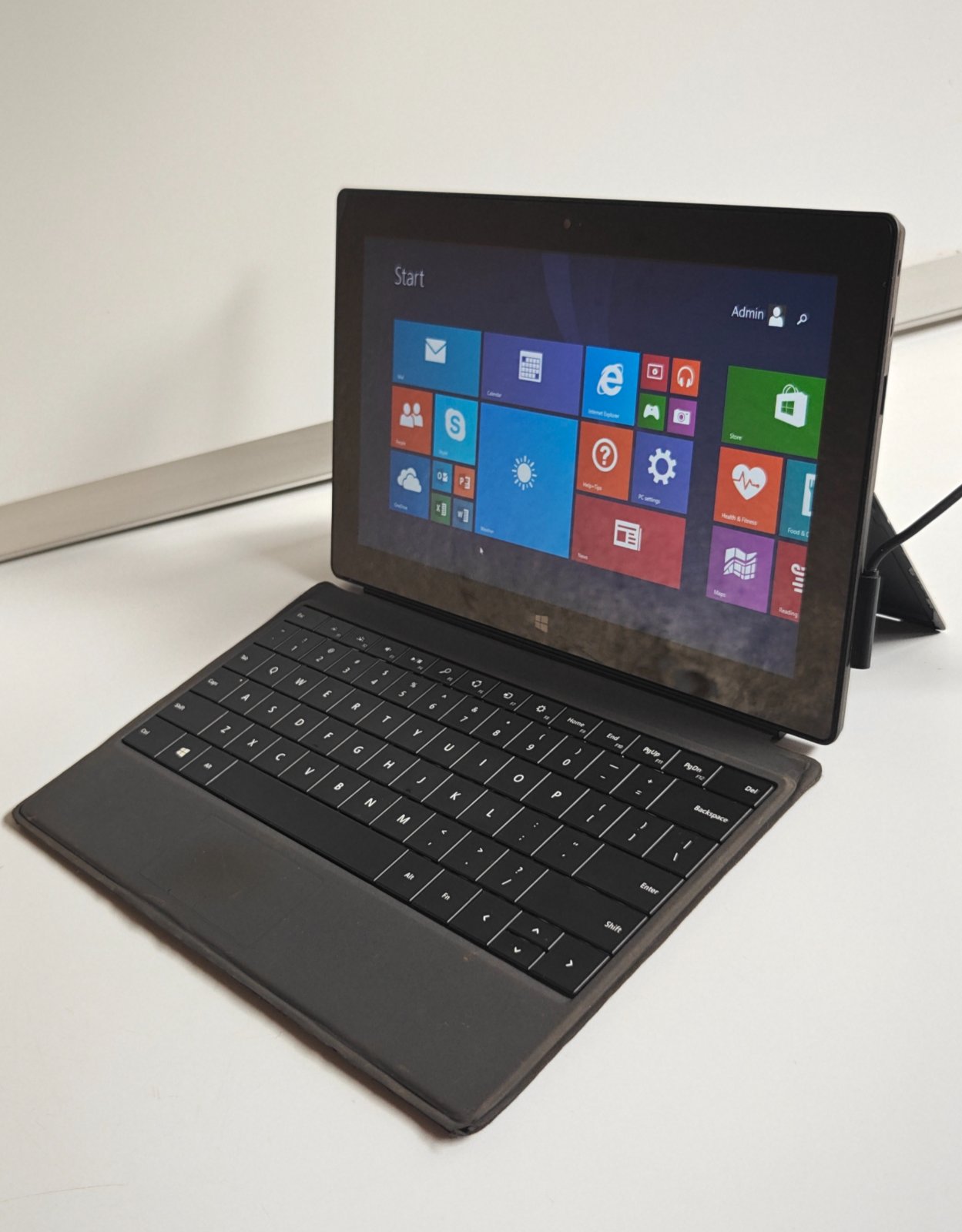Microsoft Surface Pro 2 Tablet with Keyboard Cover