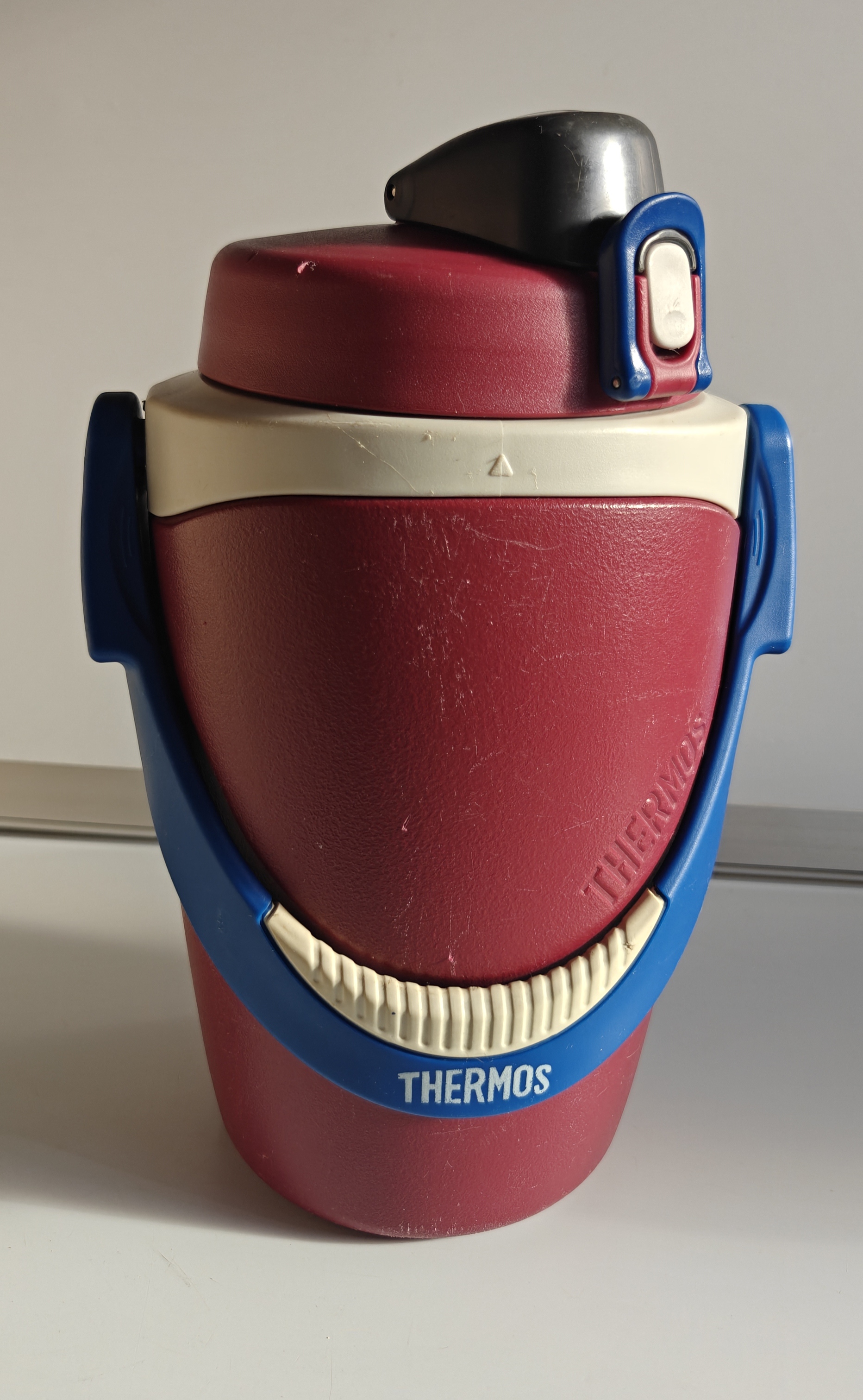Thermos Insulated Water Jug with Handle - Red & Blue