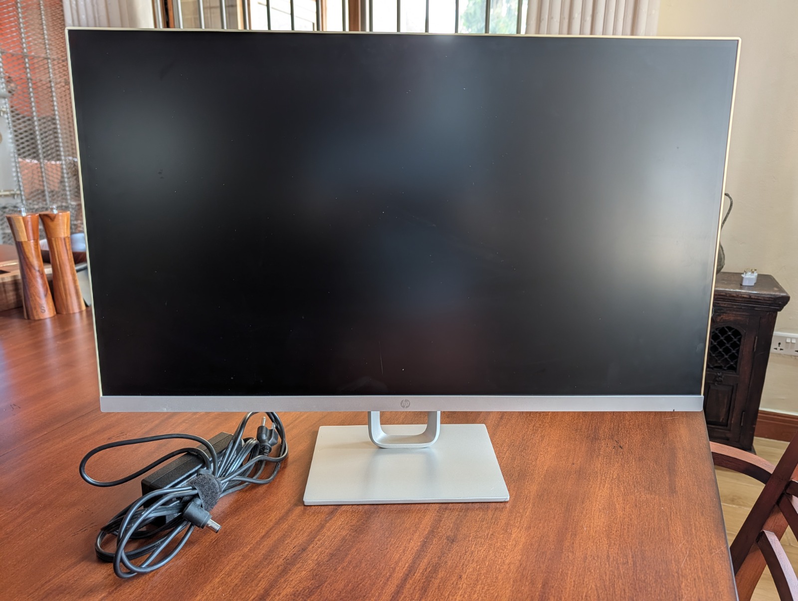 HP 24-inch LED Monitor with Stand and Power Cable