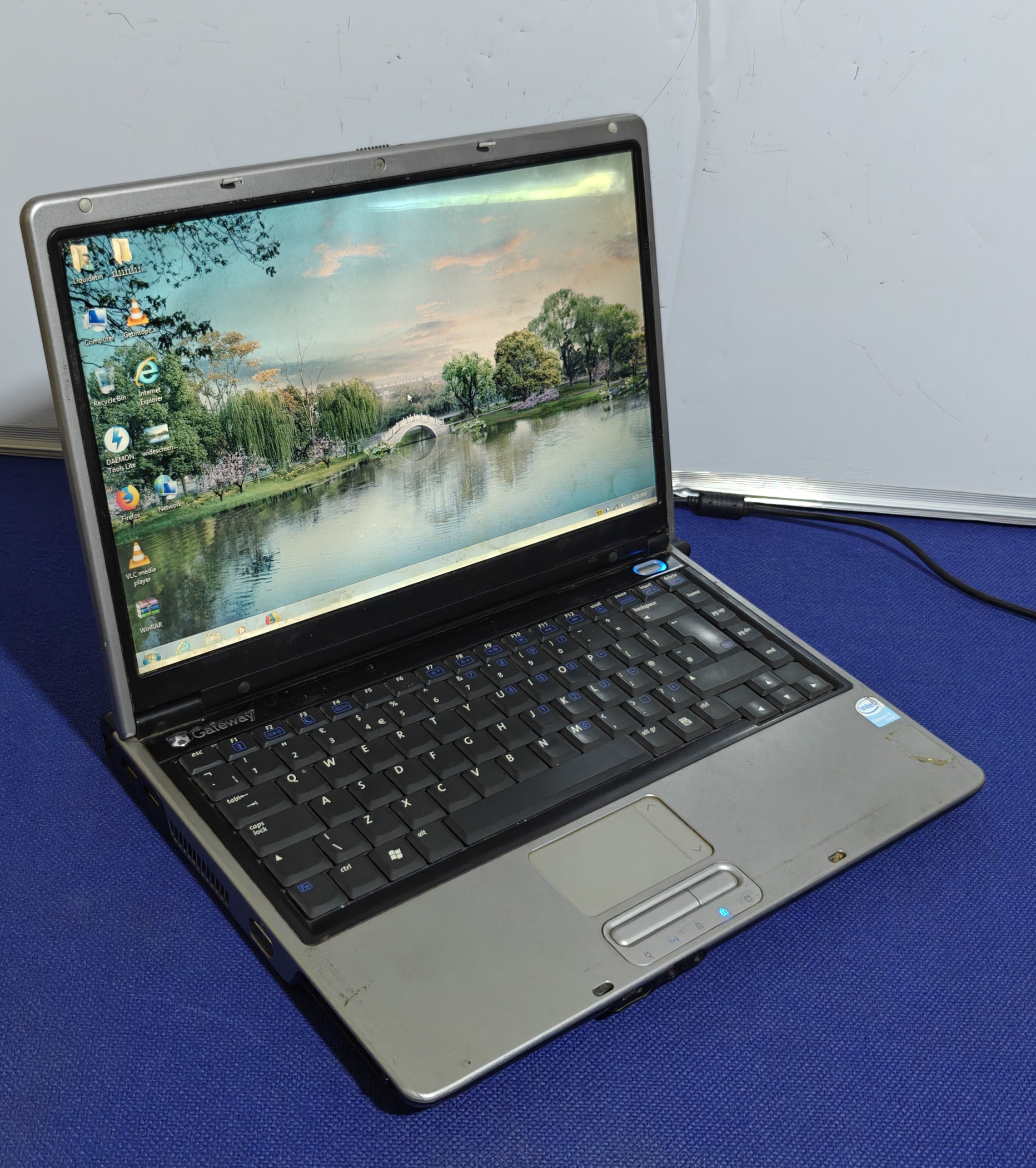 Gateway Laptop Intel Celeron M Processor 512MB RAM 32-bit