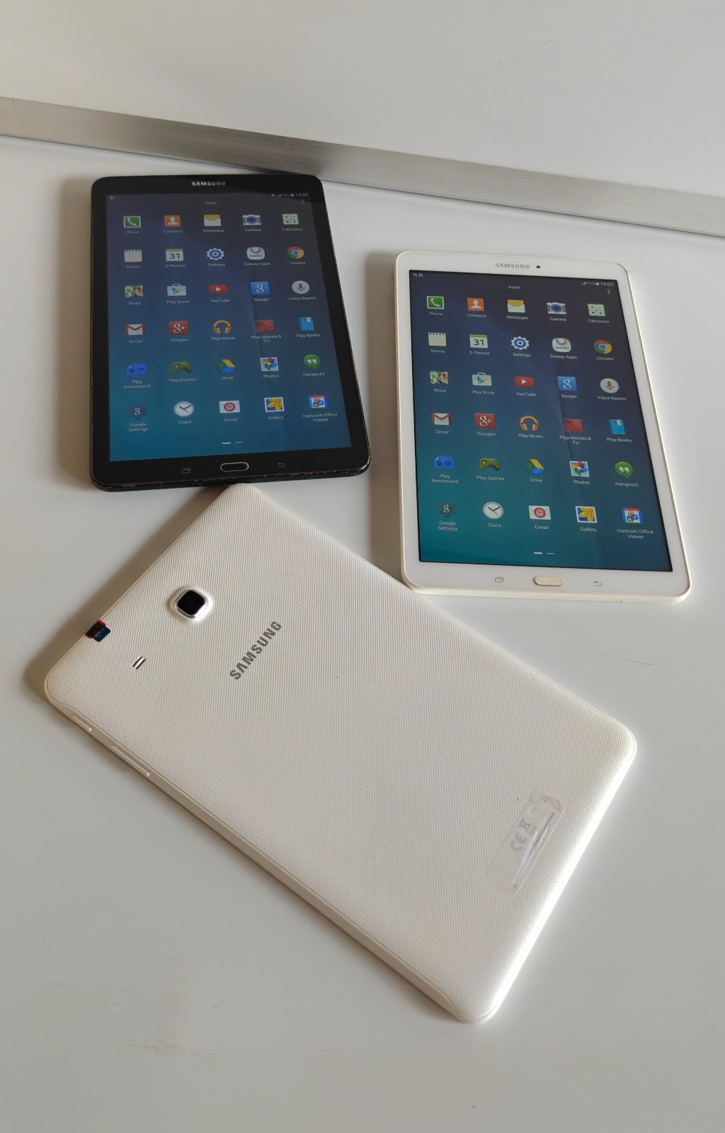 Samsung Galaxy Tab Lot - 3 Tablets (Black, White)