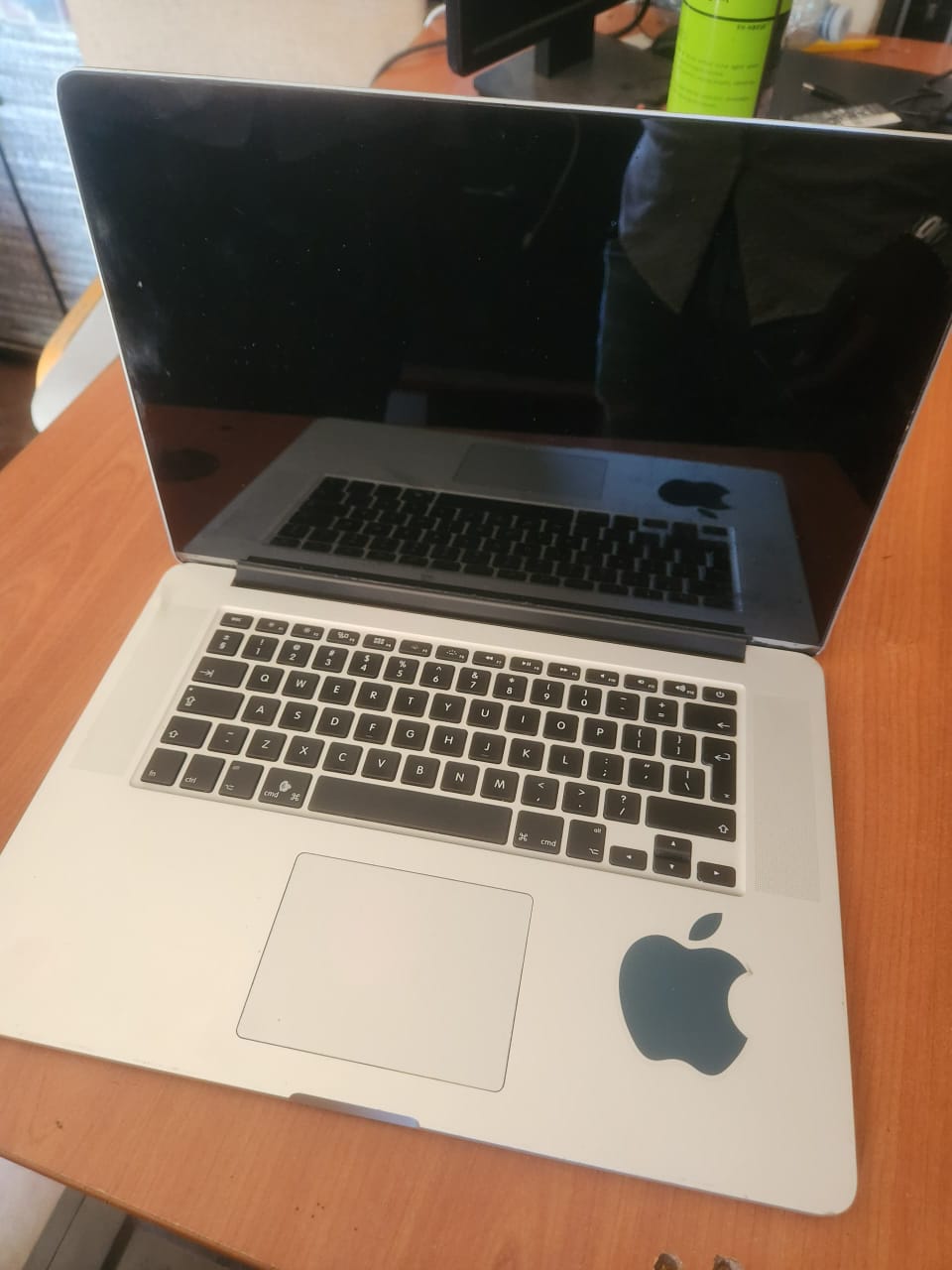 MacBook Retina  15 @ 600,000/=