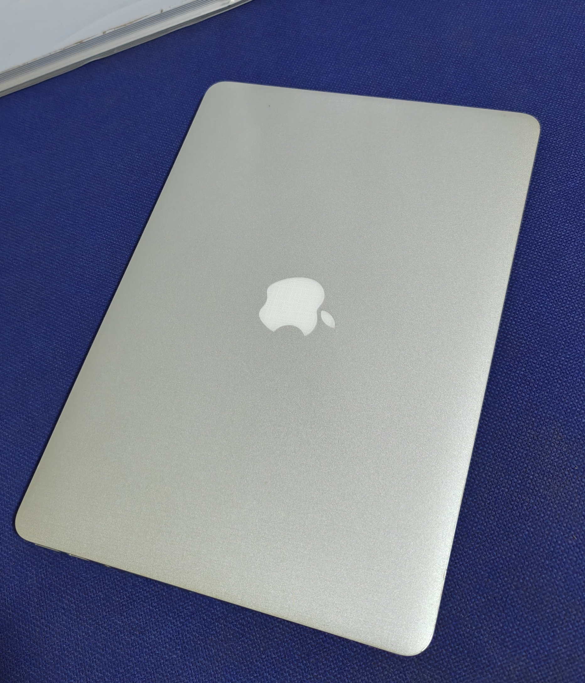 MacBook Air 13" (2013) Core i5 4GB/256GB SSD - UGX 400,000