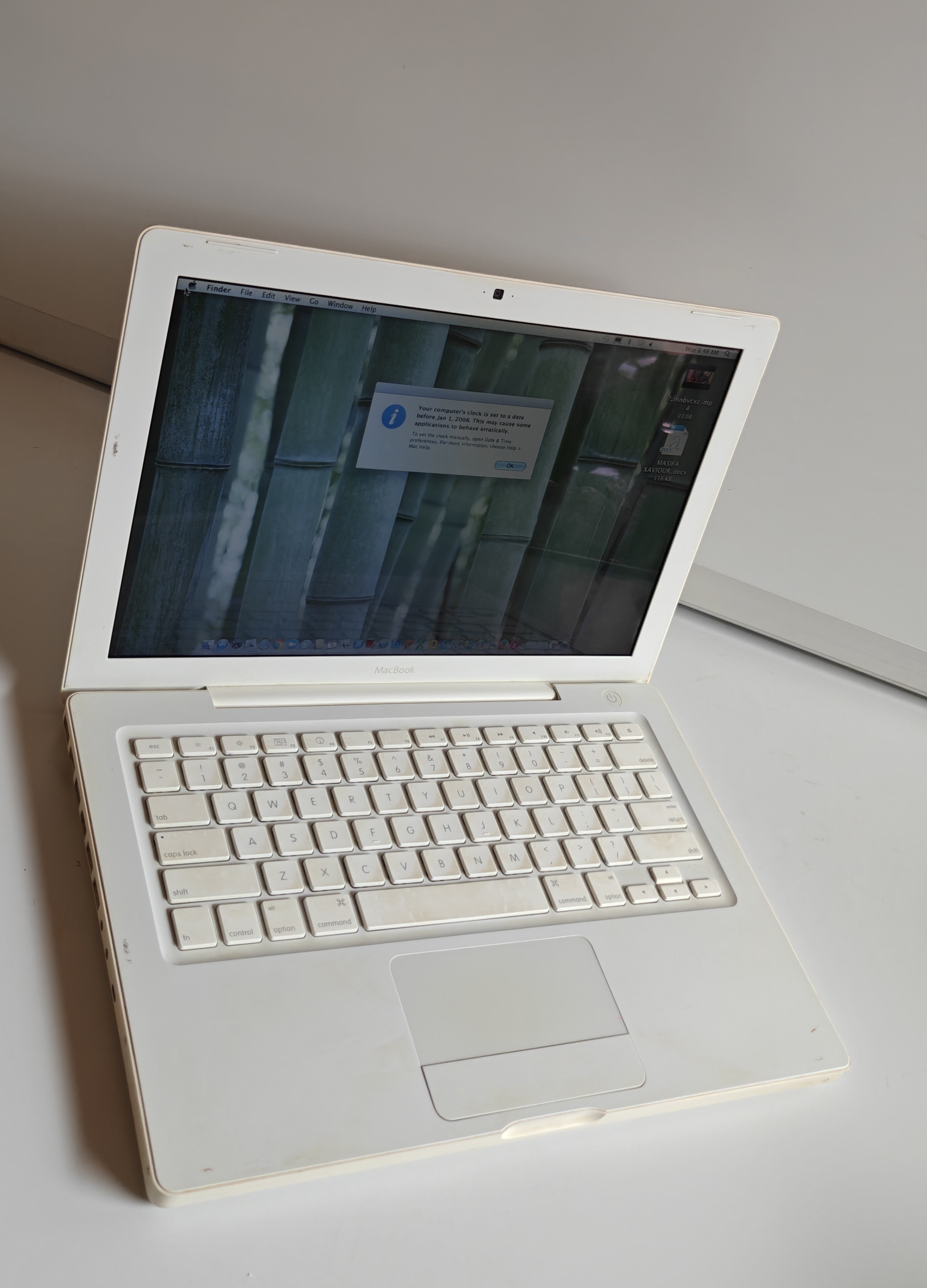 MacBook White 13" 2010 - Intel Core 2 Duo, 4GB RAM, Mac OS X