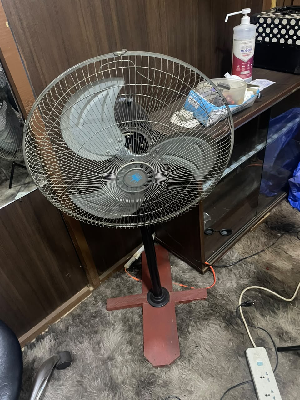 Pedestal Standing Fan - White Metal 3-Blade