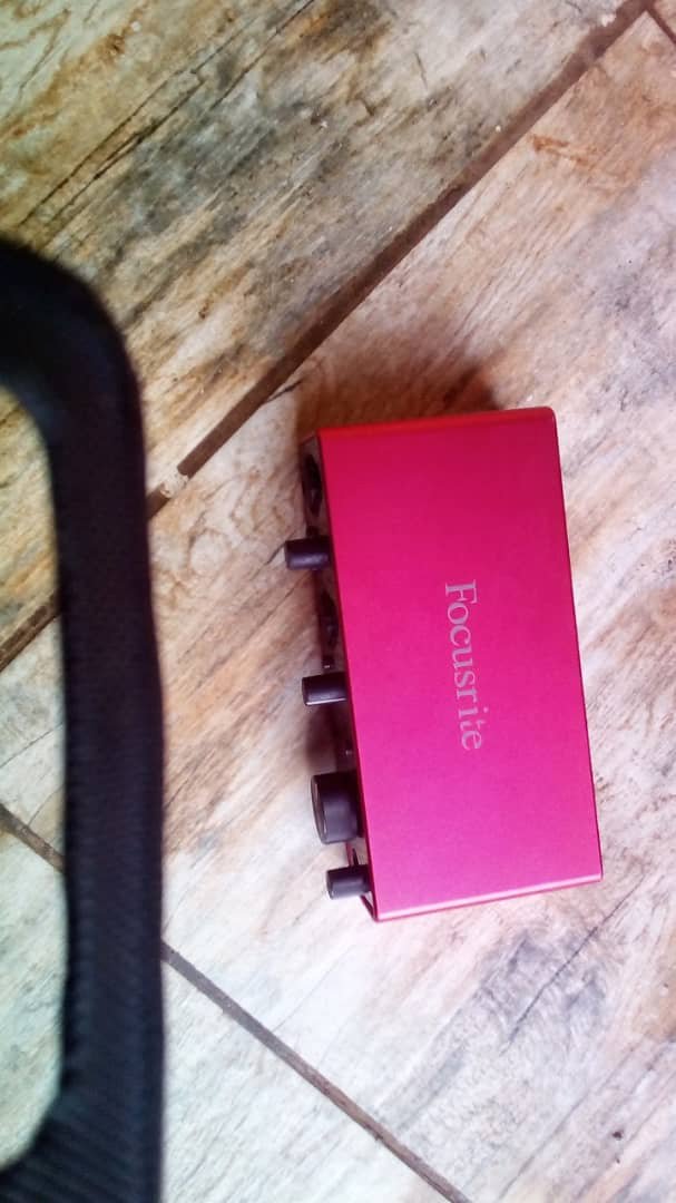 Focusrite Scarlett 2i4 USB Audio Interface - Red