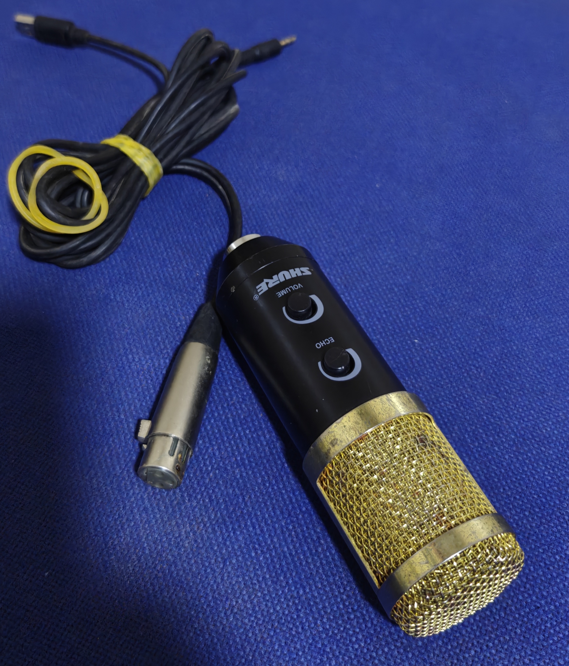 Condenser Mic with Inbuilt Sound Card – UGX 150,000.