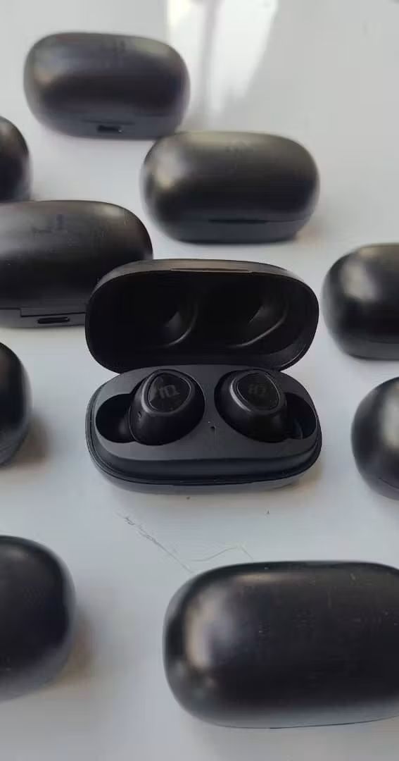 Wireless Bluetooth Earbuds with Charging Case - Black