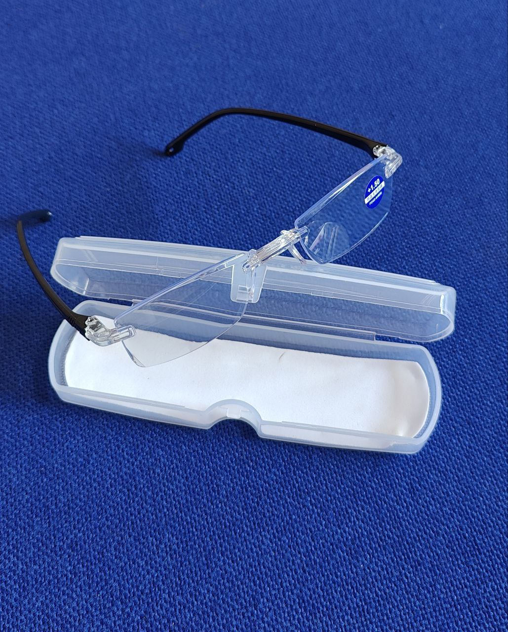 Clear Reading Glasses with Case - Blue Tinted Lens