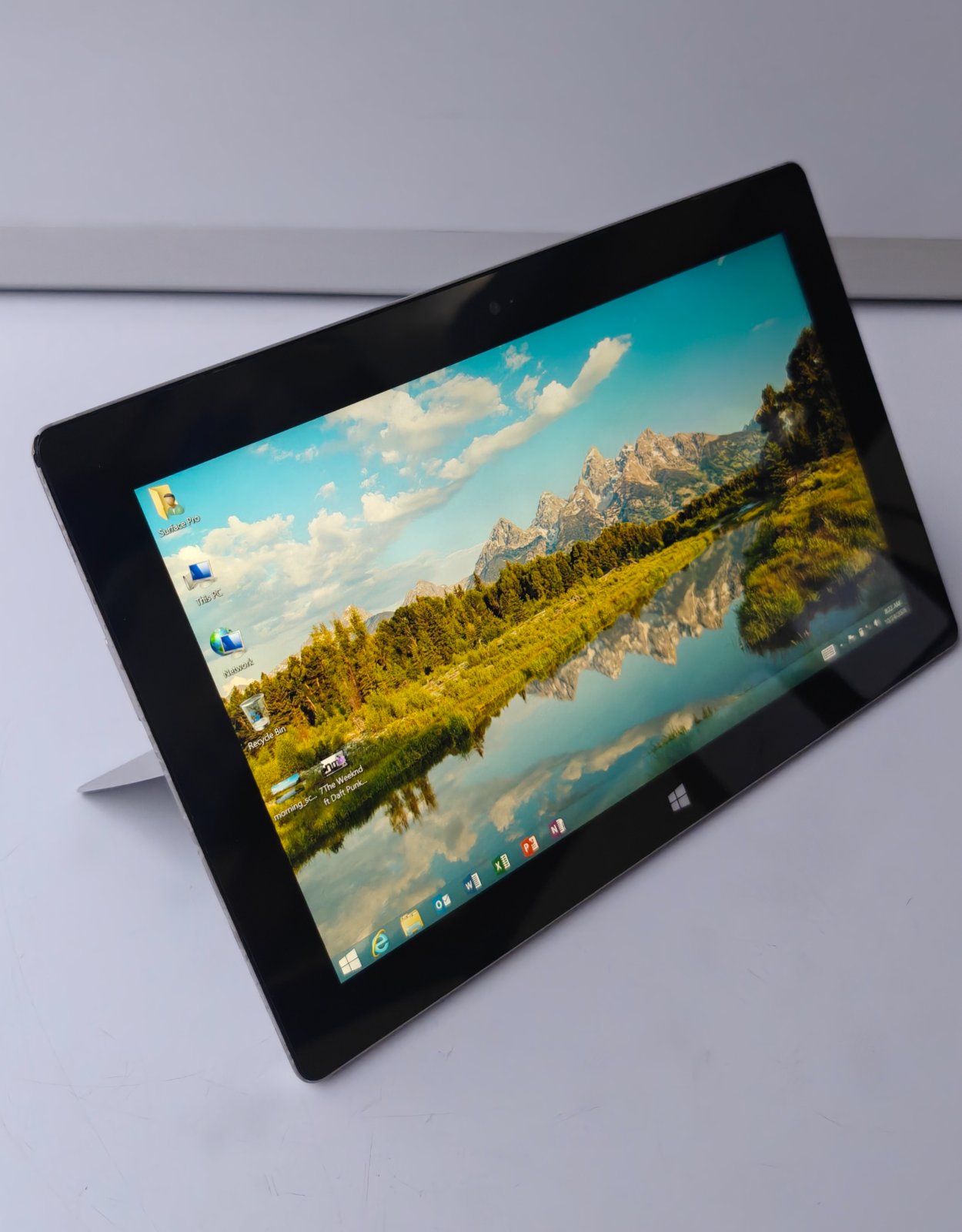 Microsoft Surface Pro 2 Tablet - Windows 10