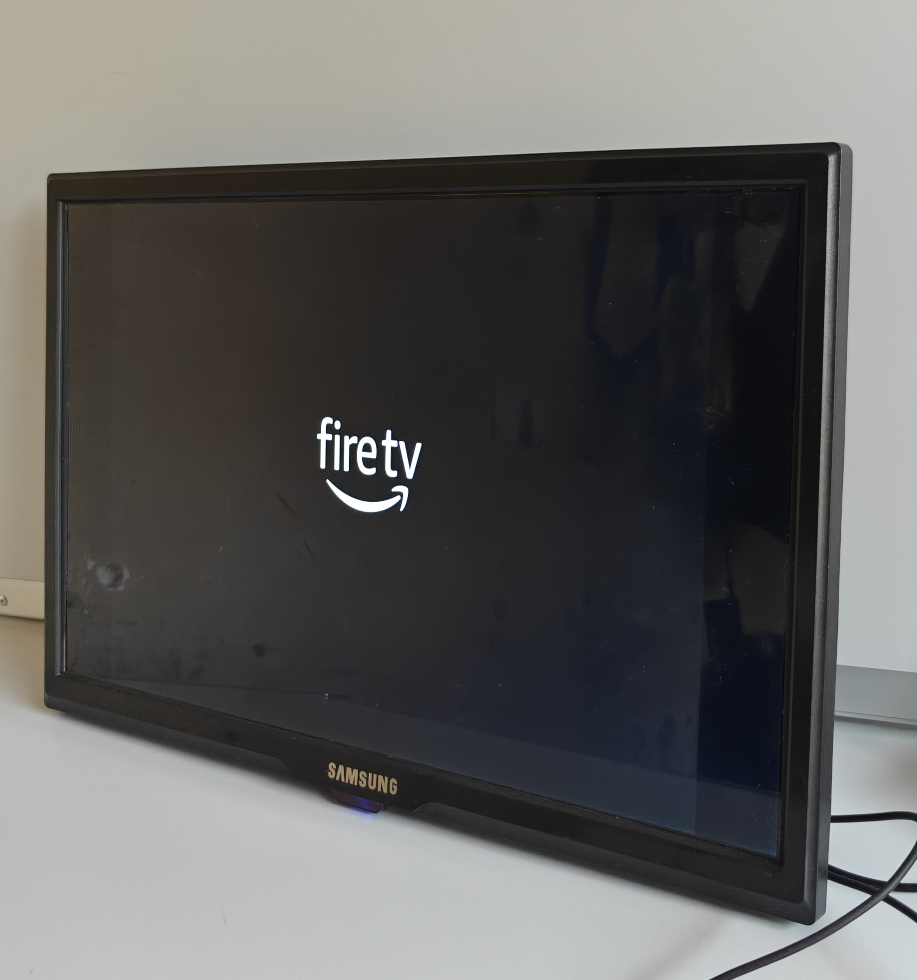 Samsung LCD TV 32 inch with HDMI Media Input - Tested Working
