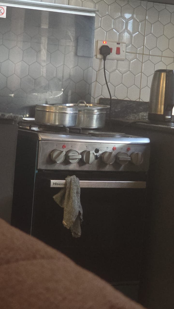Hisensa Electric Oven - Black with Stainless Steel Top
