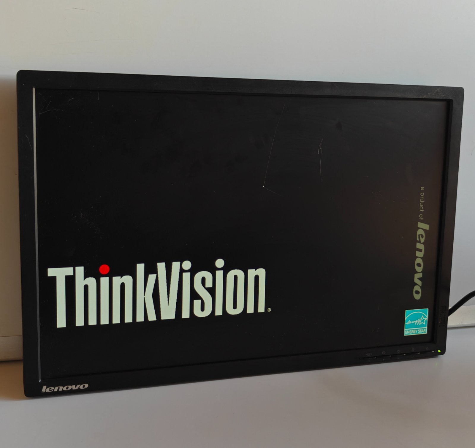 Lenovo ThinkVision Monitor - 22 inch Display