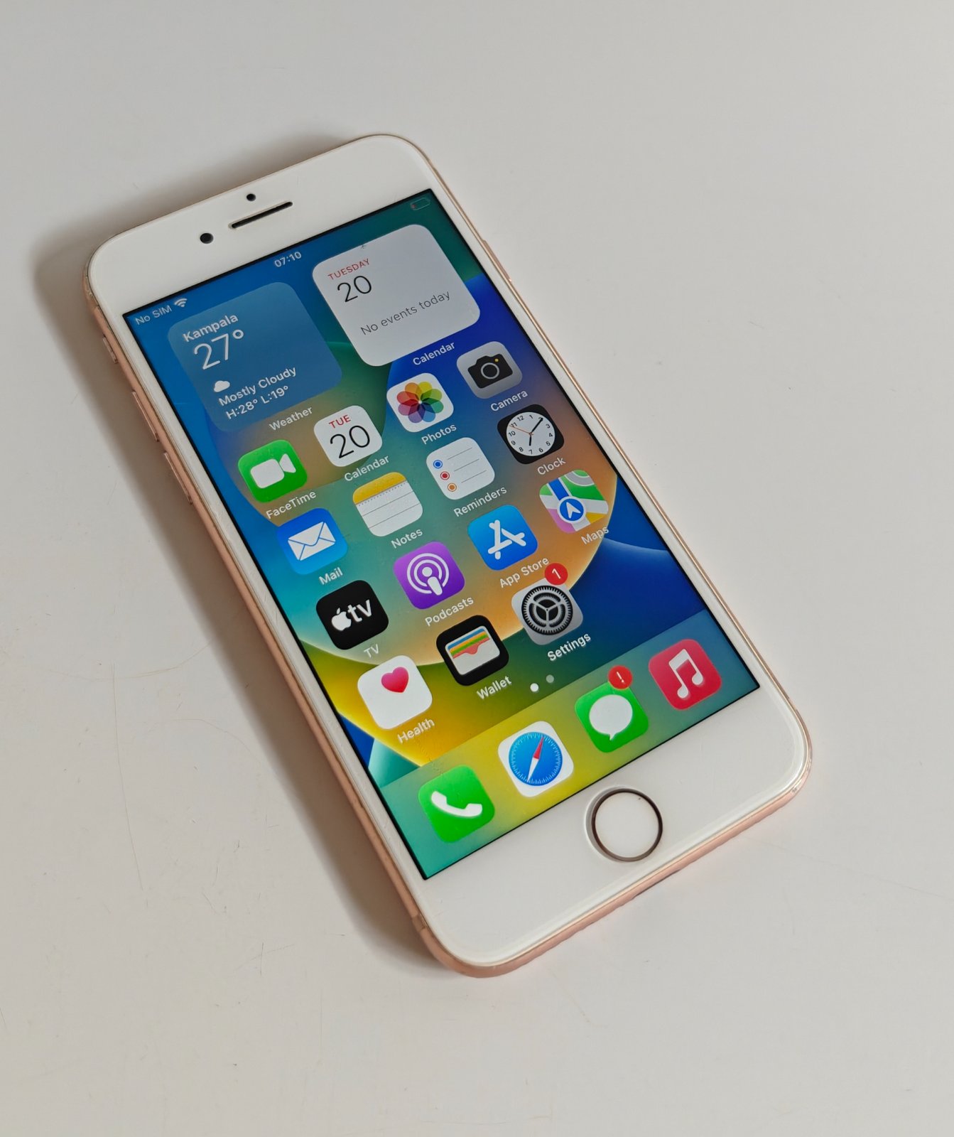 iPhone 8 Rose Gold 64GB - Cracked Back, Good Working Condition