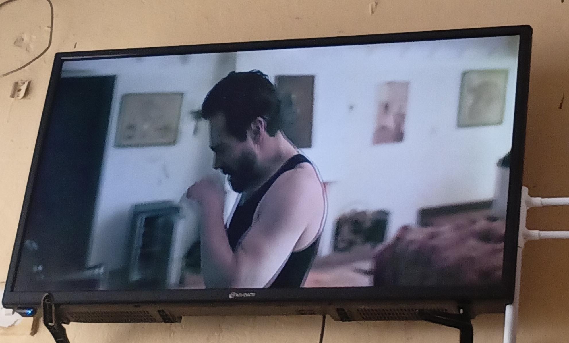 32 Inch Flat Screen TV - Black