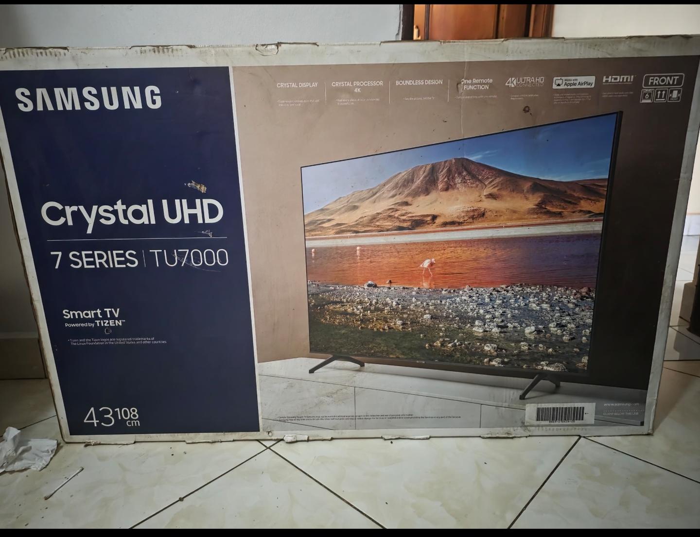 Samsung Crystal UHD 7 Series TU7000 43" Smart TV