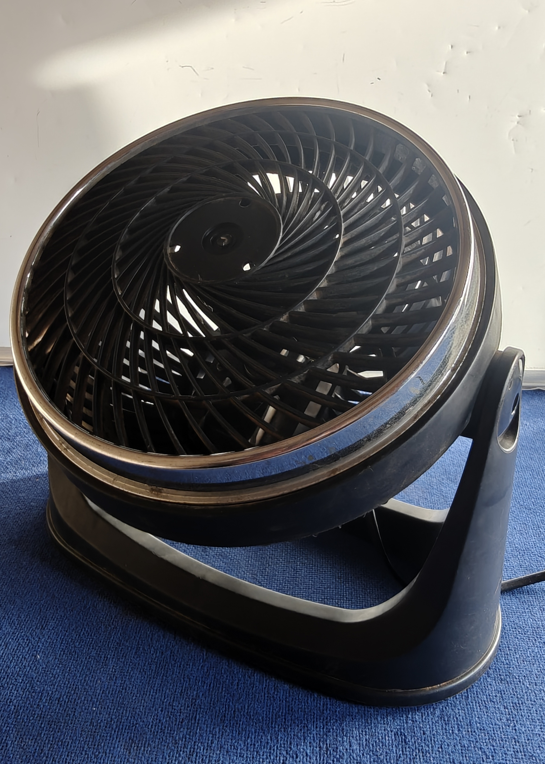 Portable Electric Fan with Oscillating Function