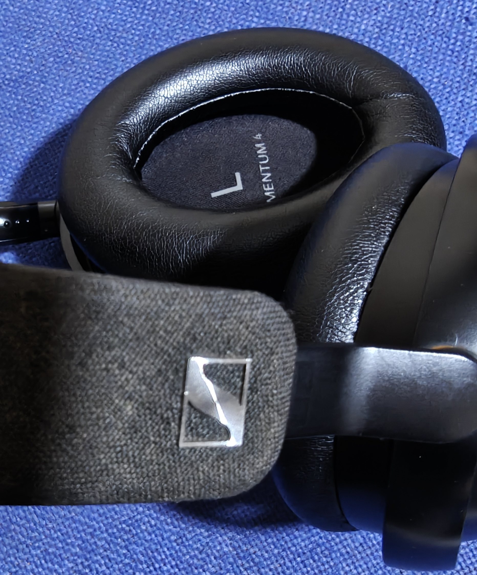 Sennheiser Momentum 4 Wireless Headphones – UGX 300,000