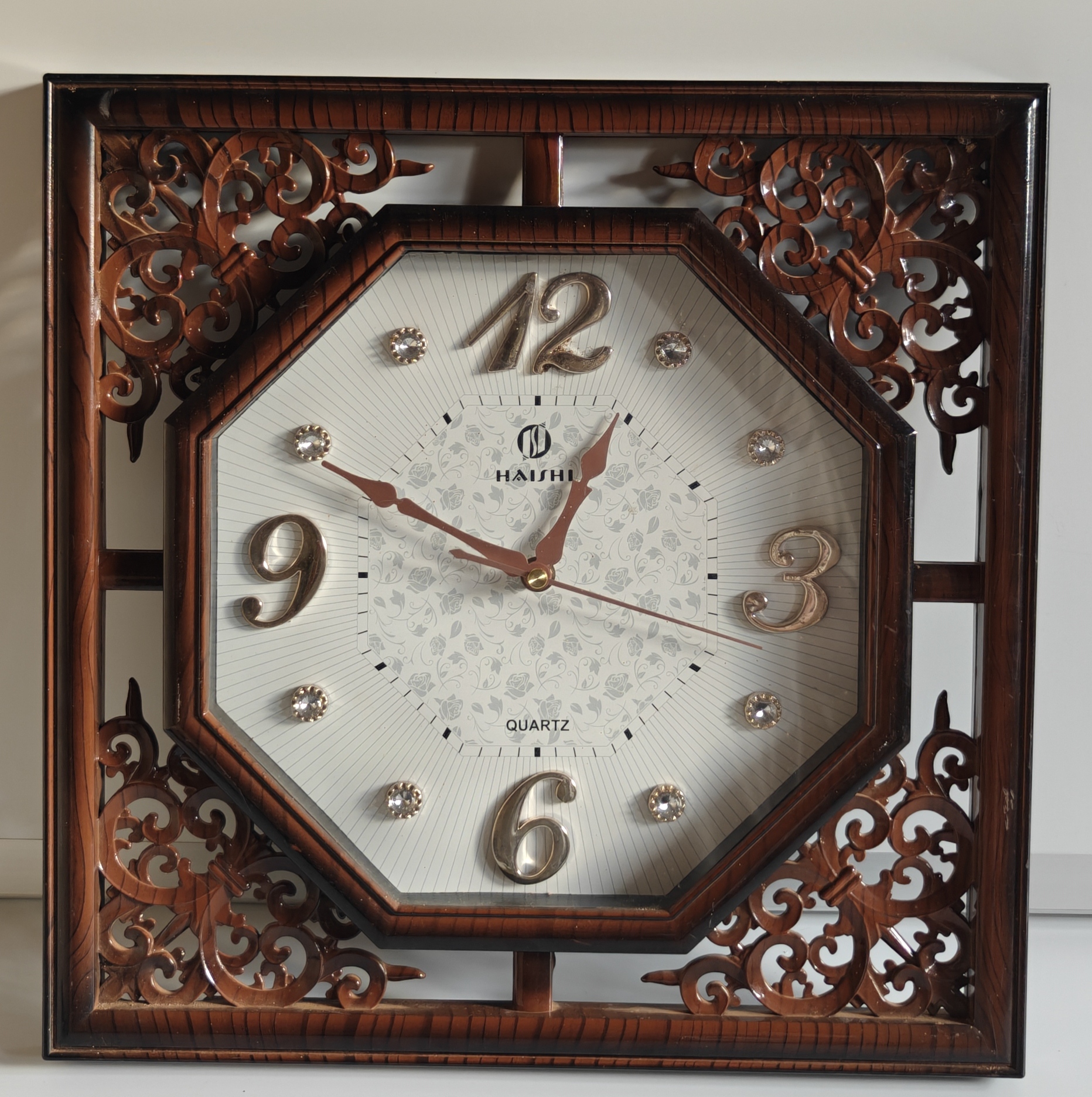 HAIHUI Decorative Wooden Wall Clock - Square Design with Quartz Movement
