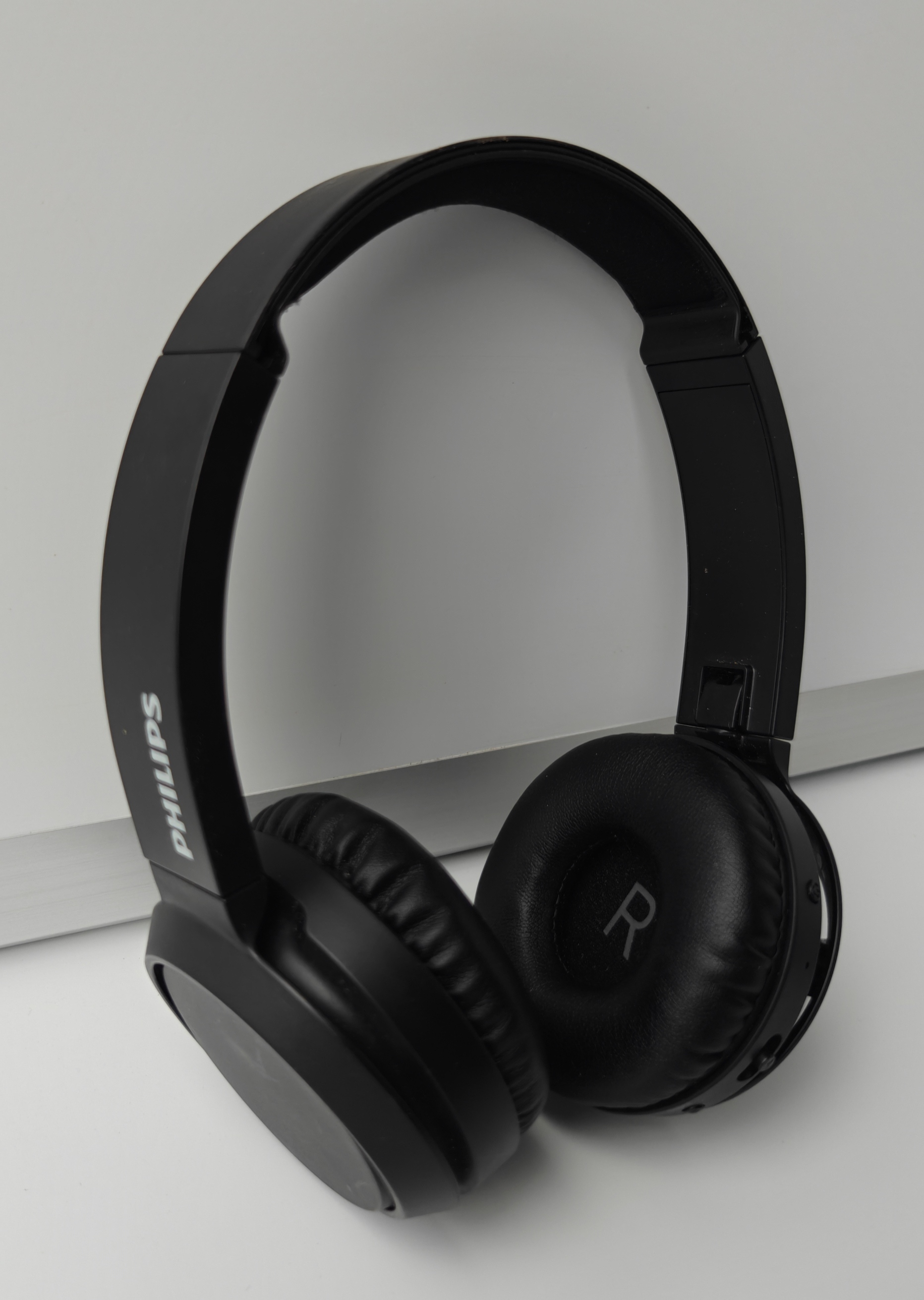 Philips Black Wireless Headphones - Over Ear