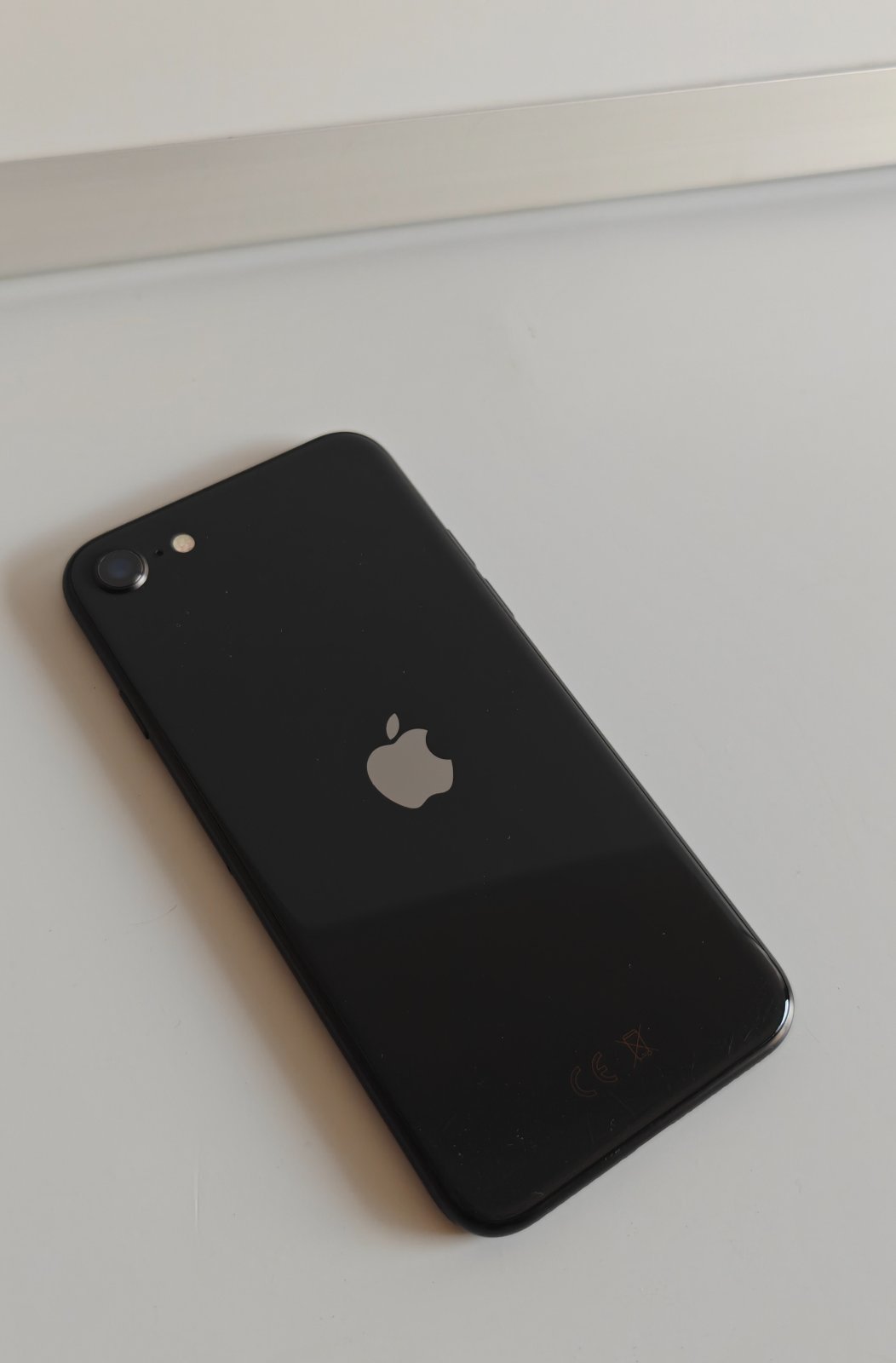Apple iPhone SE (2nd Gen) 64GB Black - Good Condition