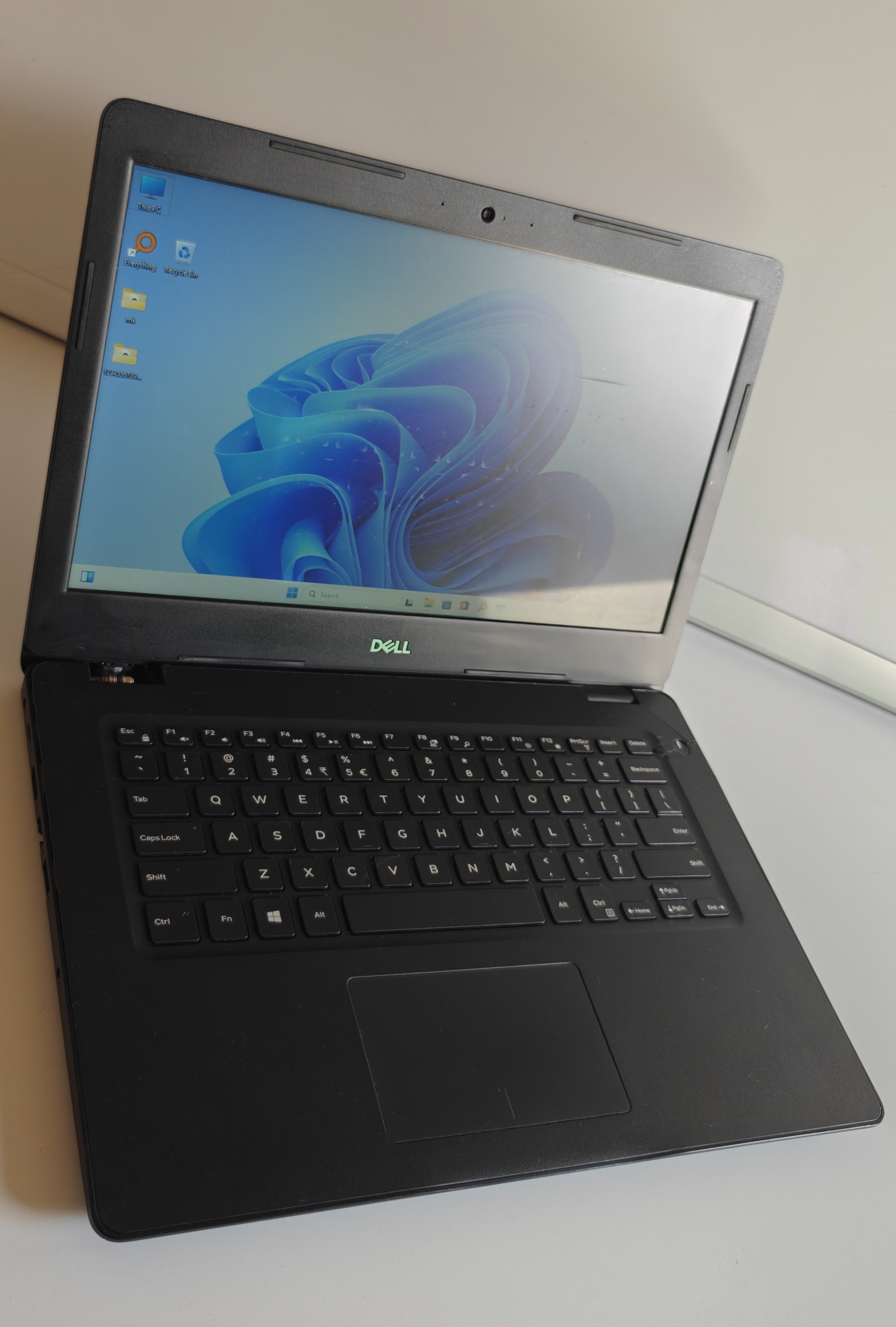 Dell Latitude 3490 Laptop - Windows 11 Pro 64-bit