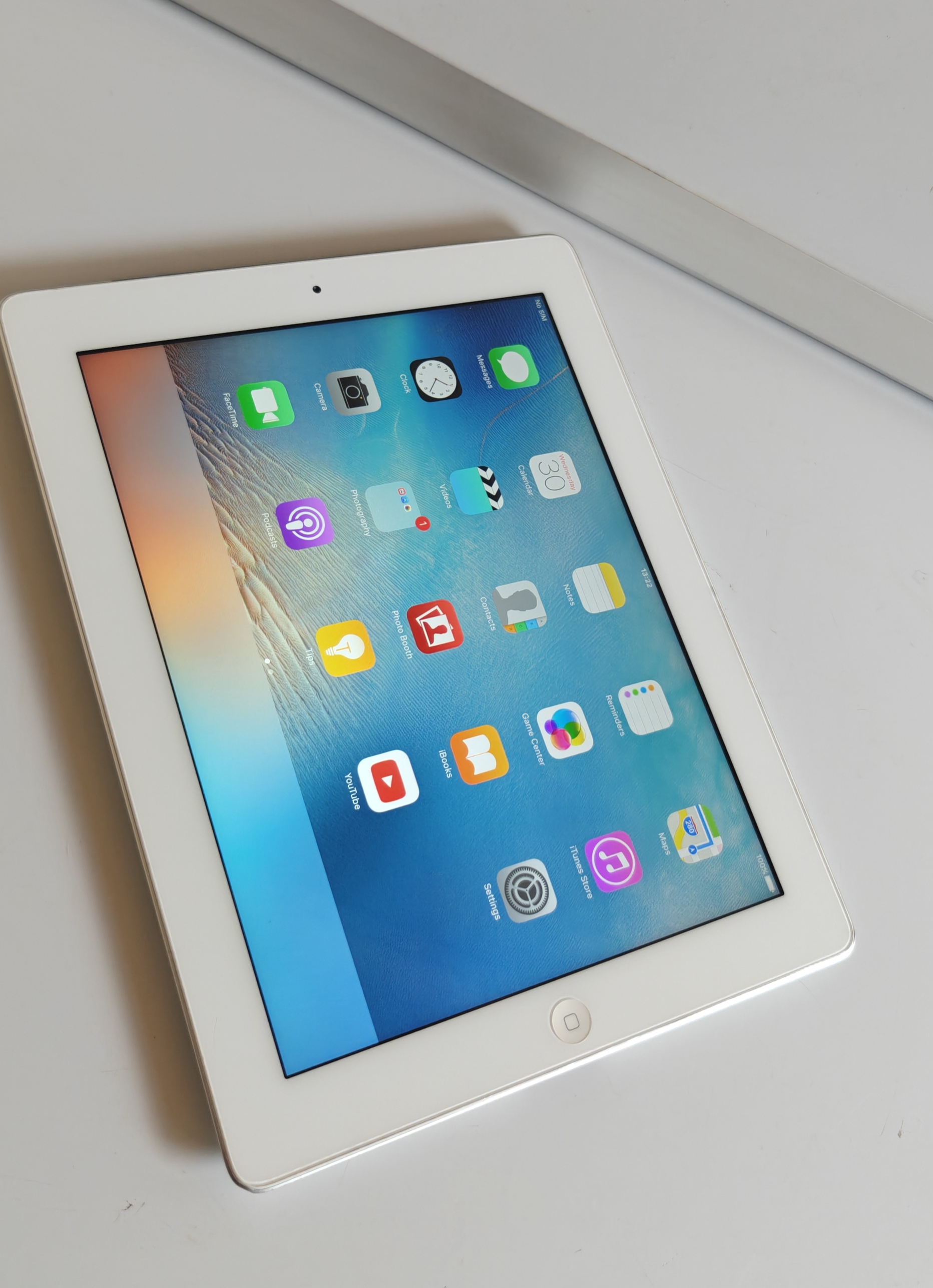 Apple iPad 2 White 16GB WiFi - Good Condition