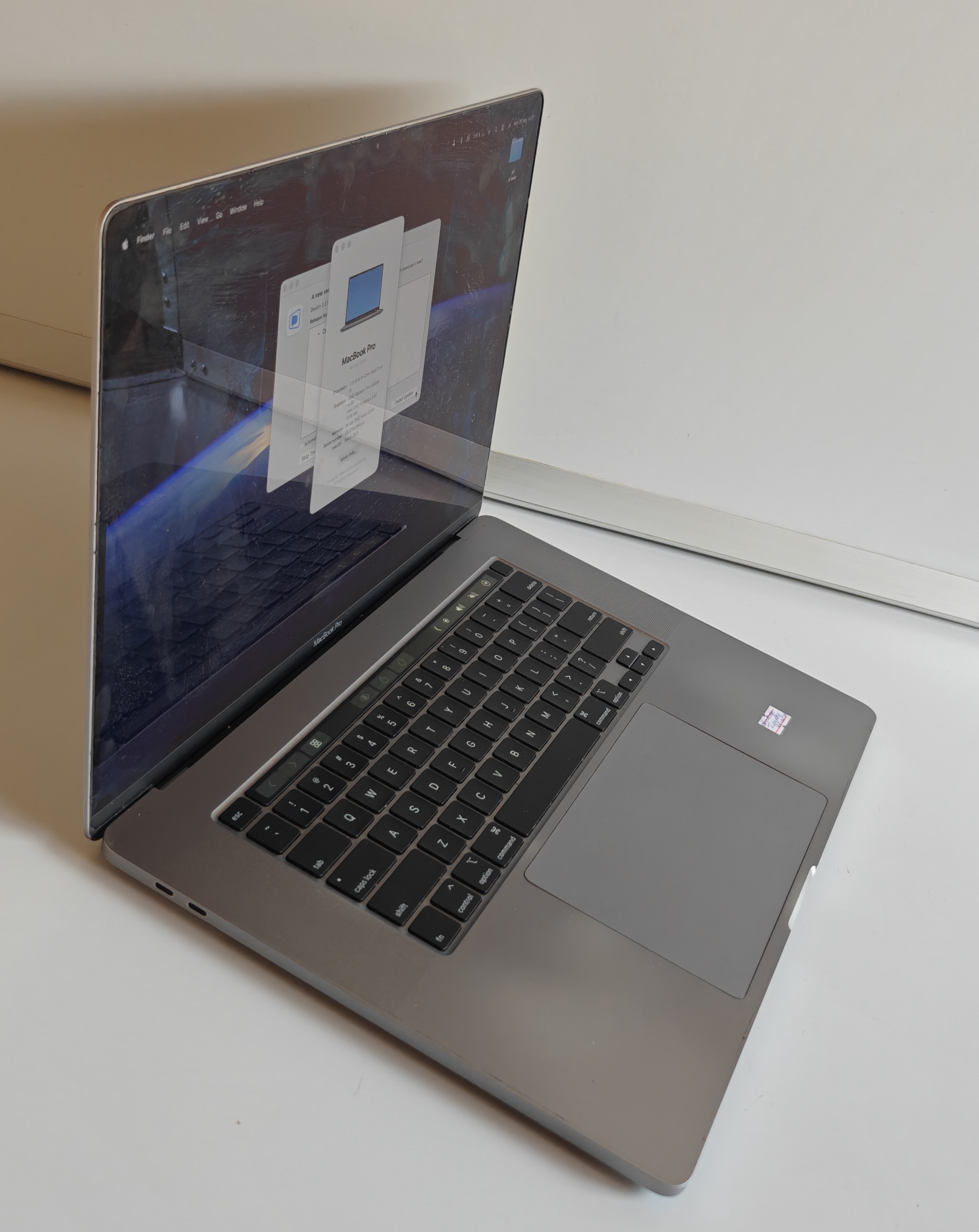 MacBook Pro 16-inch 2019 - Intel i9, 16GB RAM, AMD Radeon Pro 5500M