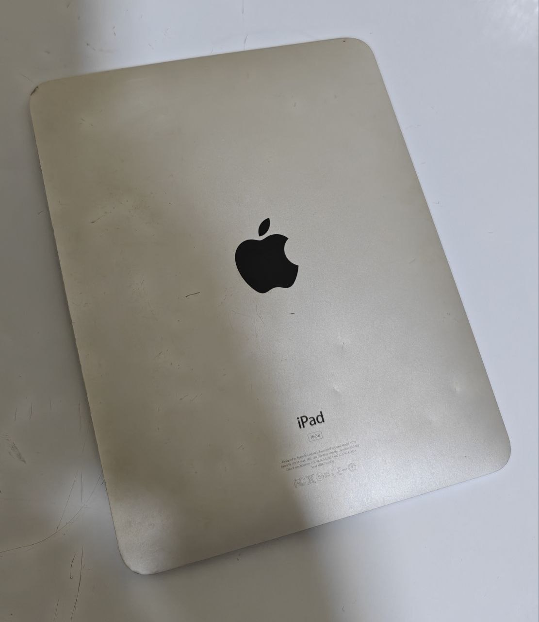 Apple iPad 16GB White - Good Working Condition