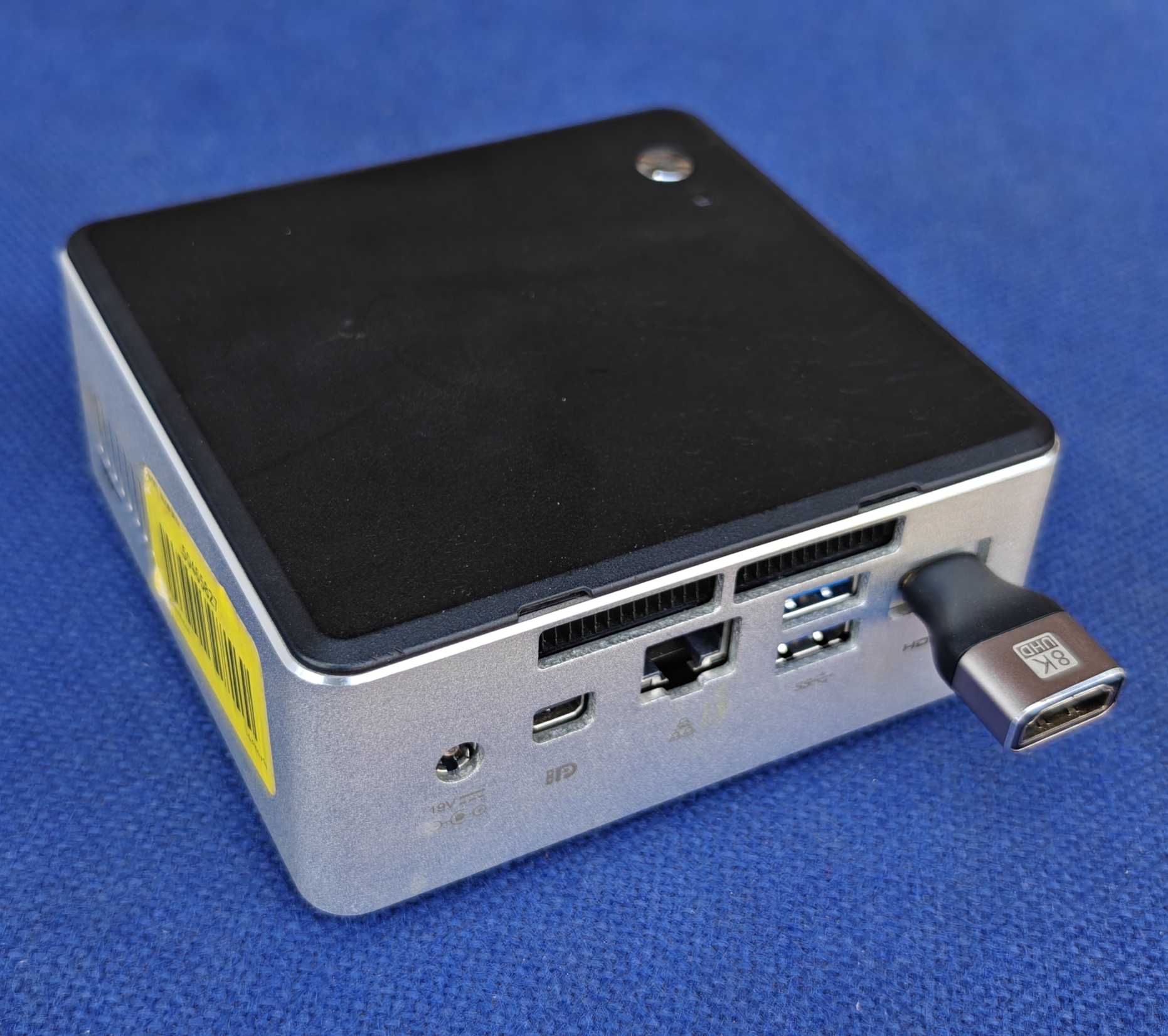 Intel NUC Mini PC – Core i3-5010U, 8GB RAM, 120GB SSD – UGX 500,000