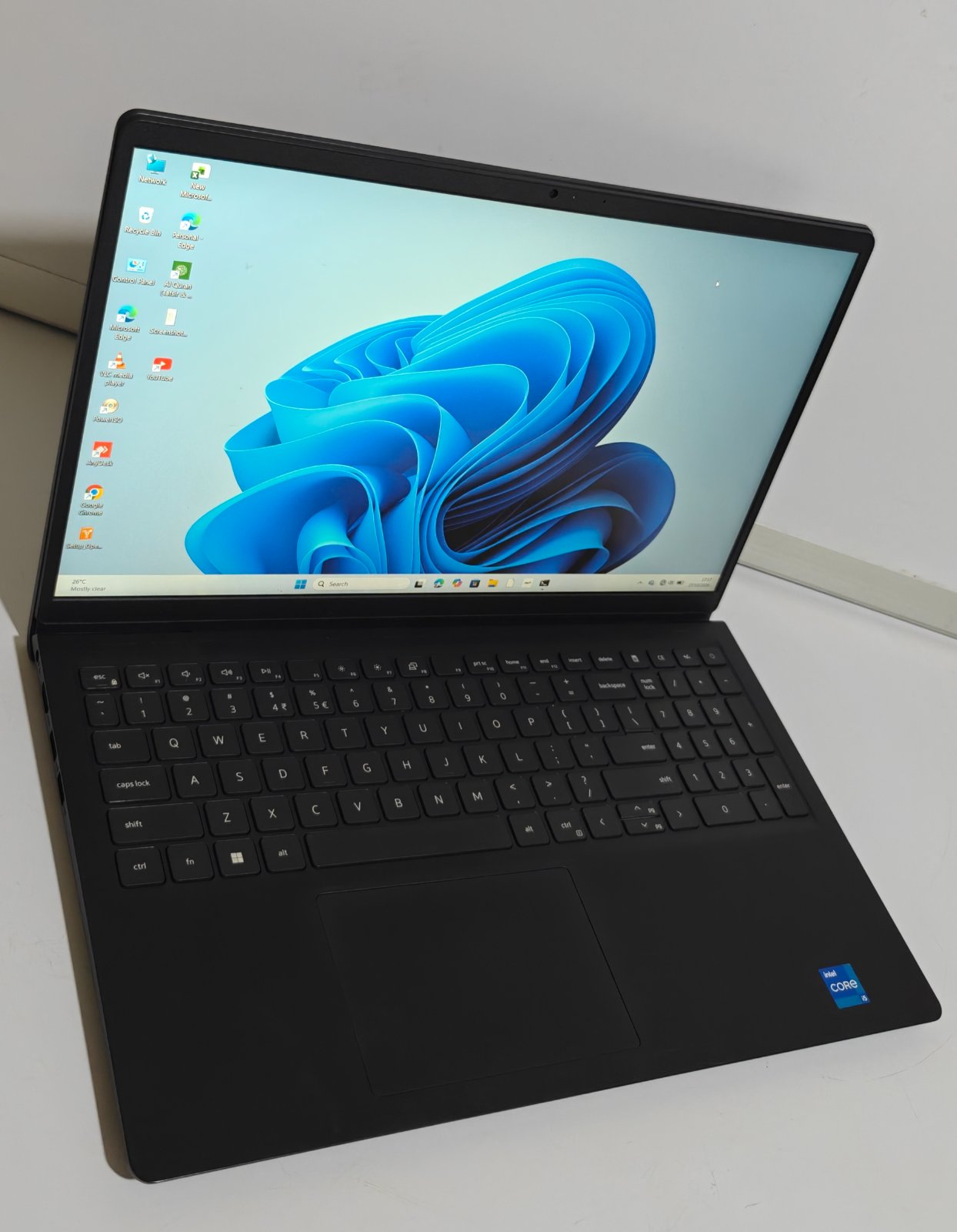 Dell Vostro 3520 - 12th Gen Intel i5, 8GB RAM, 256GB SSD