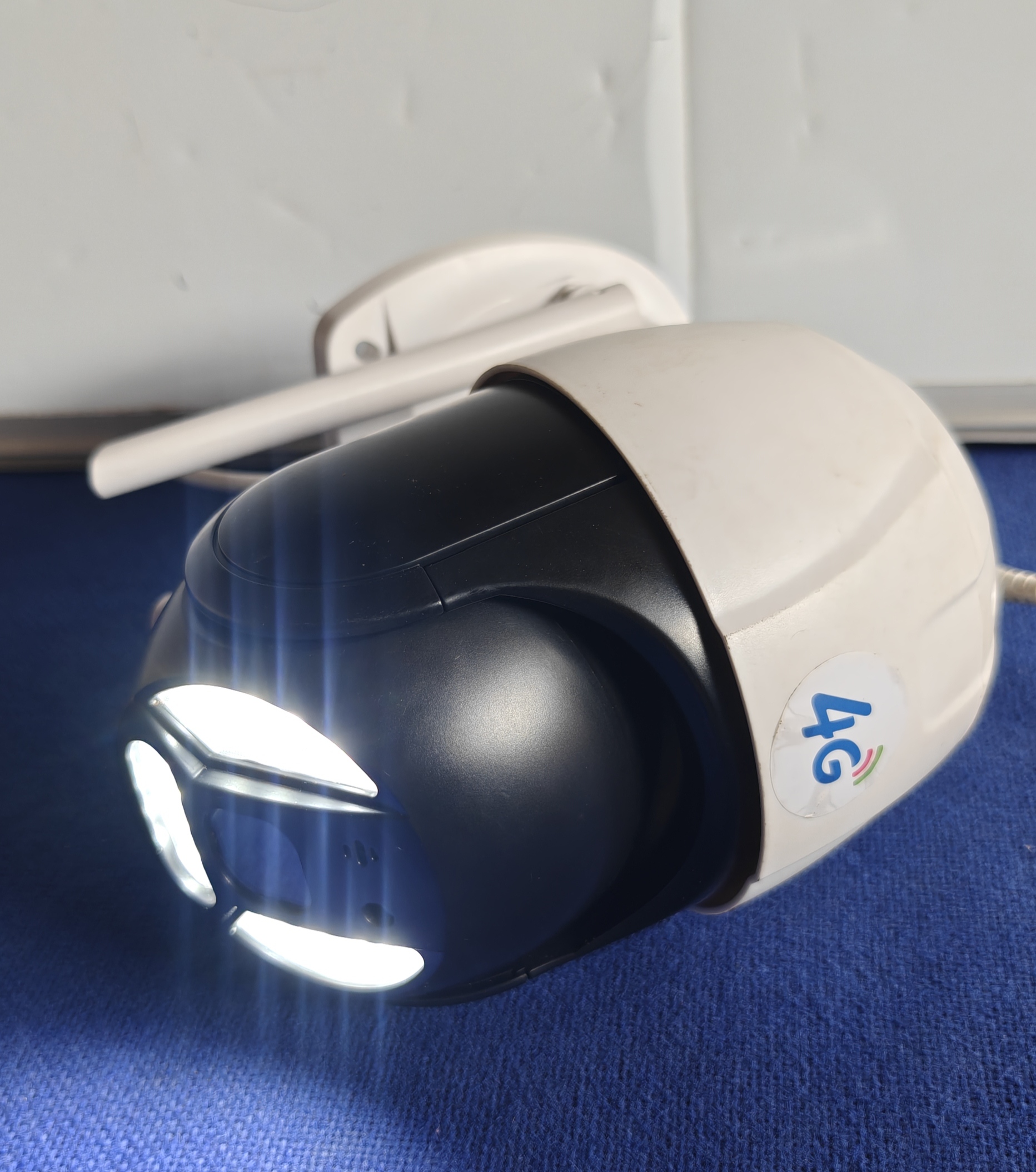 4G PTZ Security Camera with Floodlight – UGX 100,000