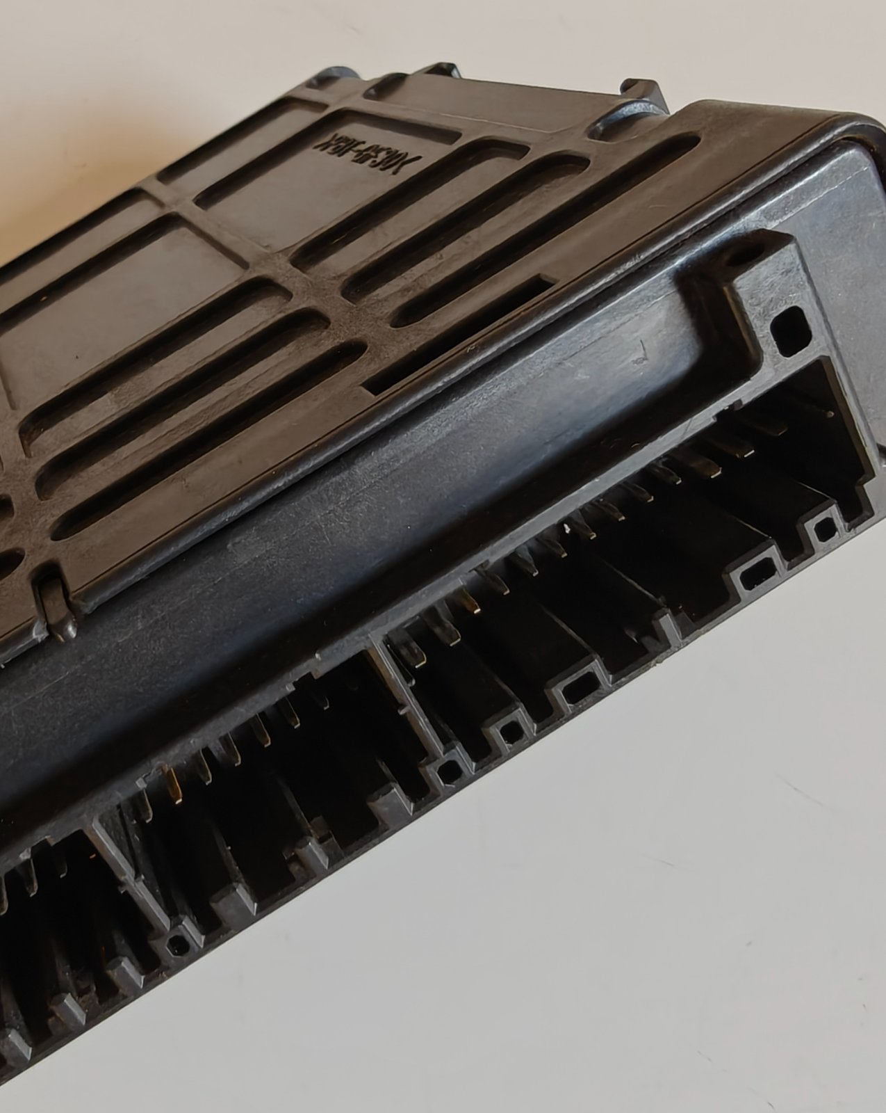 Mazda ECU FS1E 18 881F, 2.0L FS-DE Engine Computer (Mitsubishi Electric) - UGX 60,000