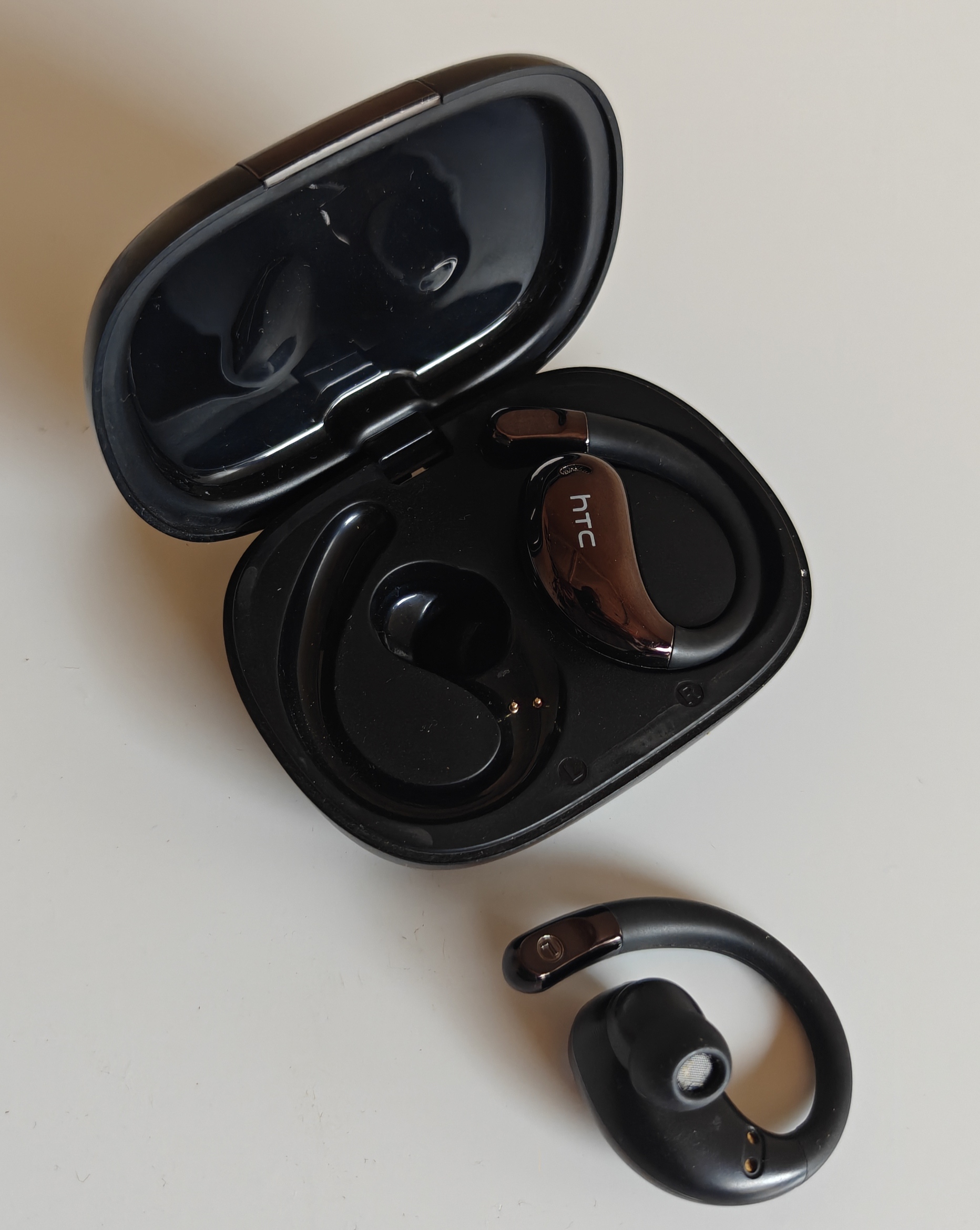 HTC Wireless Earbuds with Charging Case - Brown/Black