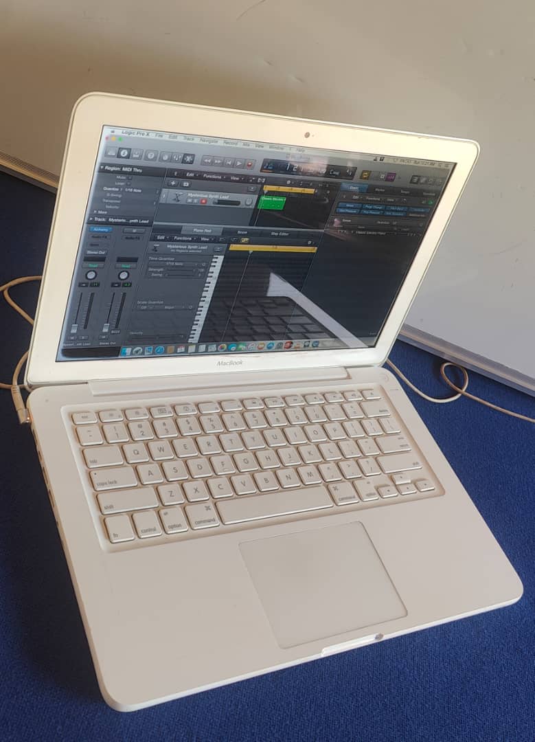 Apple MacBook White Unibody 13-inch with Logic Pro X