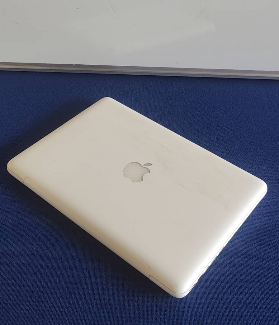 Apple MacBook White Unibody 13-inch