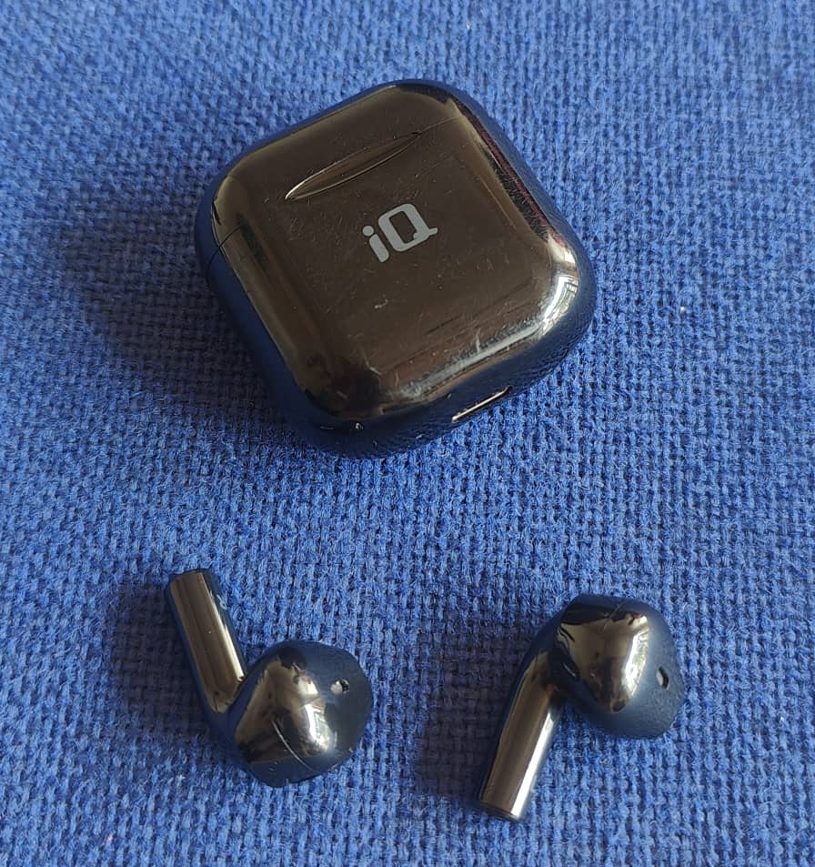 iQ Wireless Earbuds with Charging Case